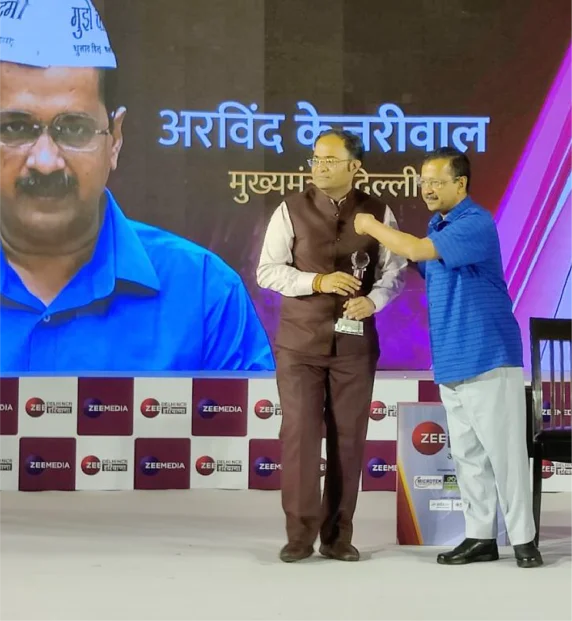 Dr. Prashant Raj Gupta receiving recognition